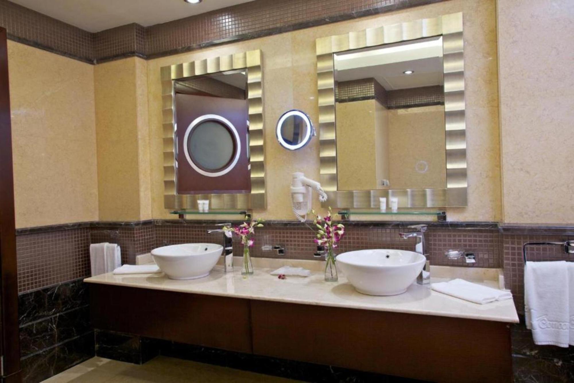 Dancenter Luxe Corniche Hotel Formerly Concorde Hotel Эль-Фуджайра Экстерьер фото